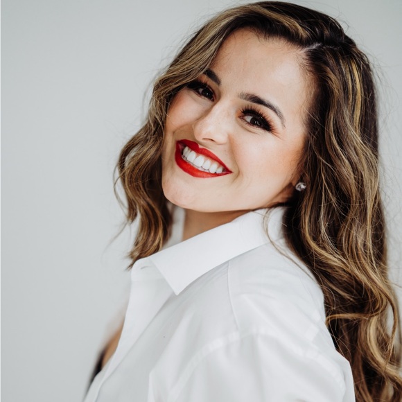 Meet your Posher, Iliana - Picture 2 of 3